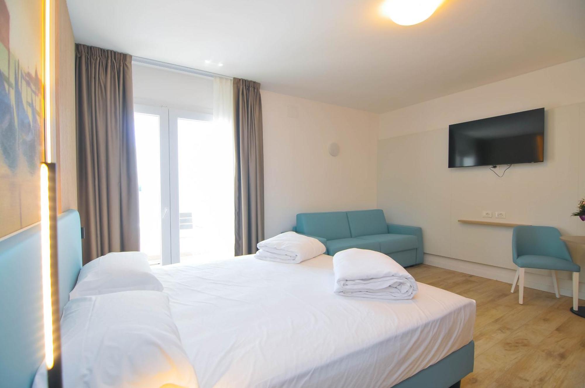 Marina Junior Suite 4 Stelle S Каорле Экстерьер фото